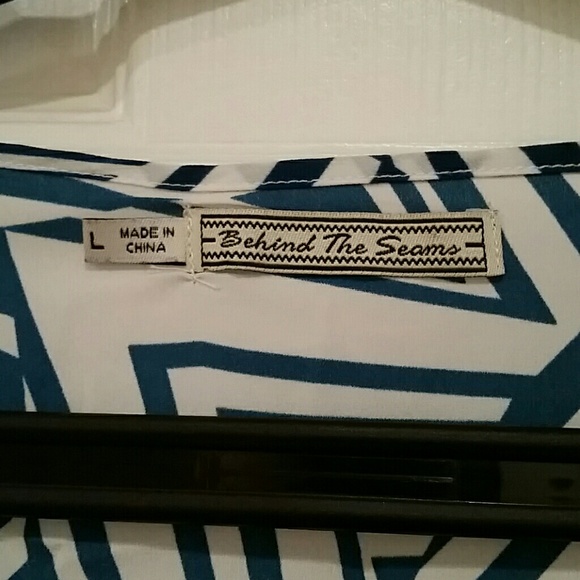 Geometric Patterned Blouse - Picture 2 of 5